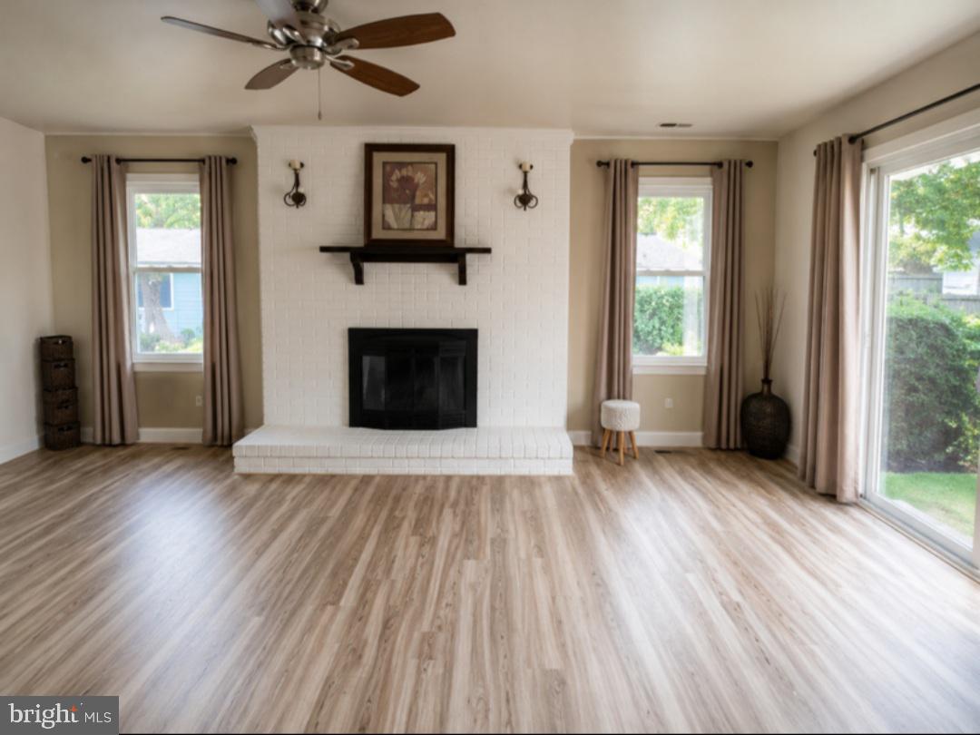 317 Balsam Road Williamstown, NJ 08094 - Photo 10 of 29 Family room with new flooring.