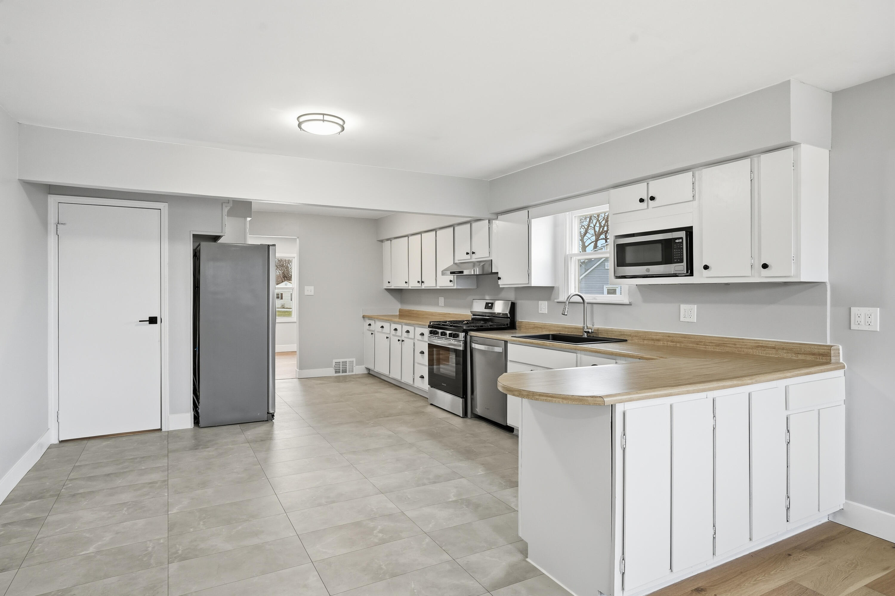 1101 Sycamore Street Crown Point, IN 46307 - Photo 13 of 33 3000x1999