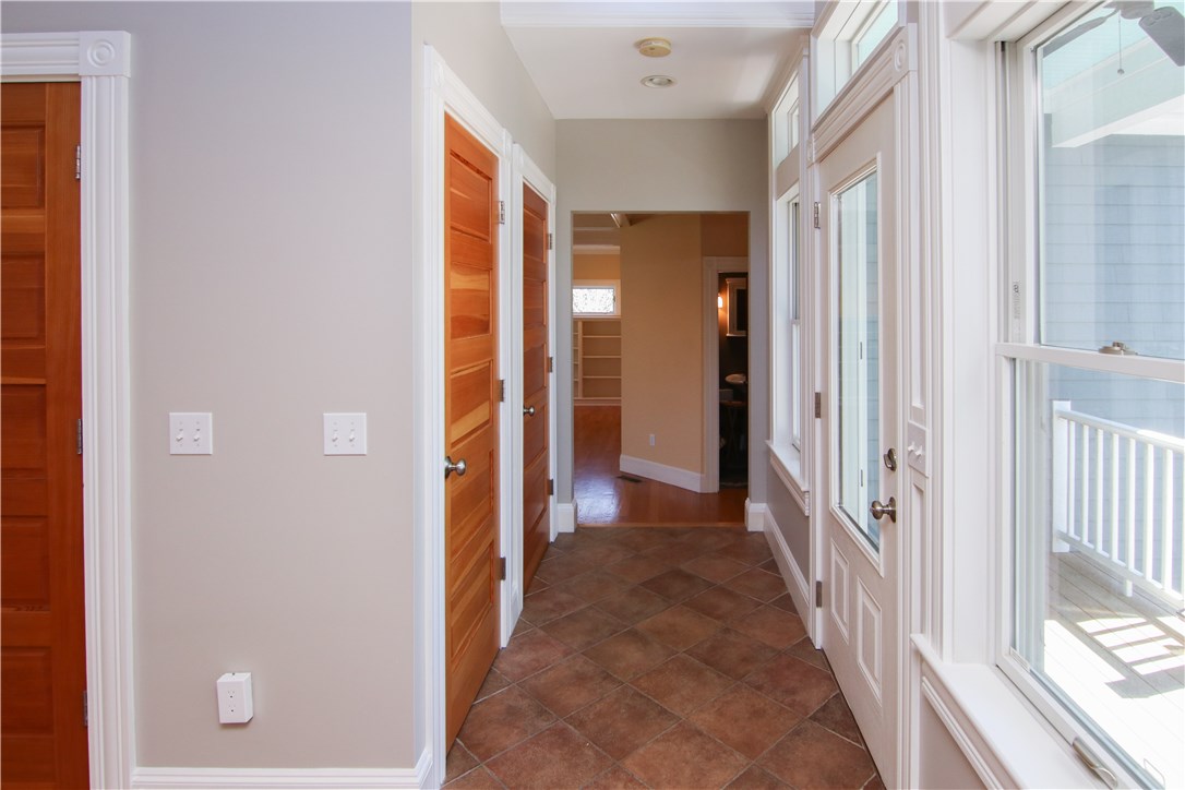 37 Beach Road Bristol, RI 02809 - Photo 13 of 40
