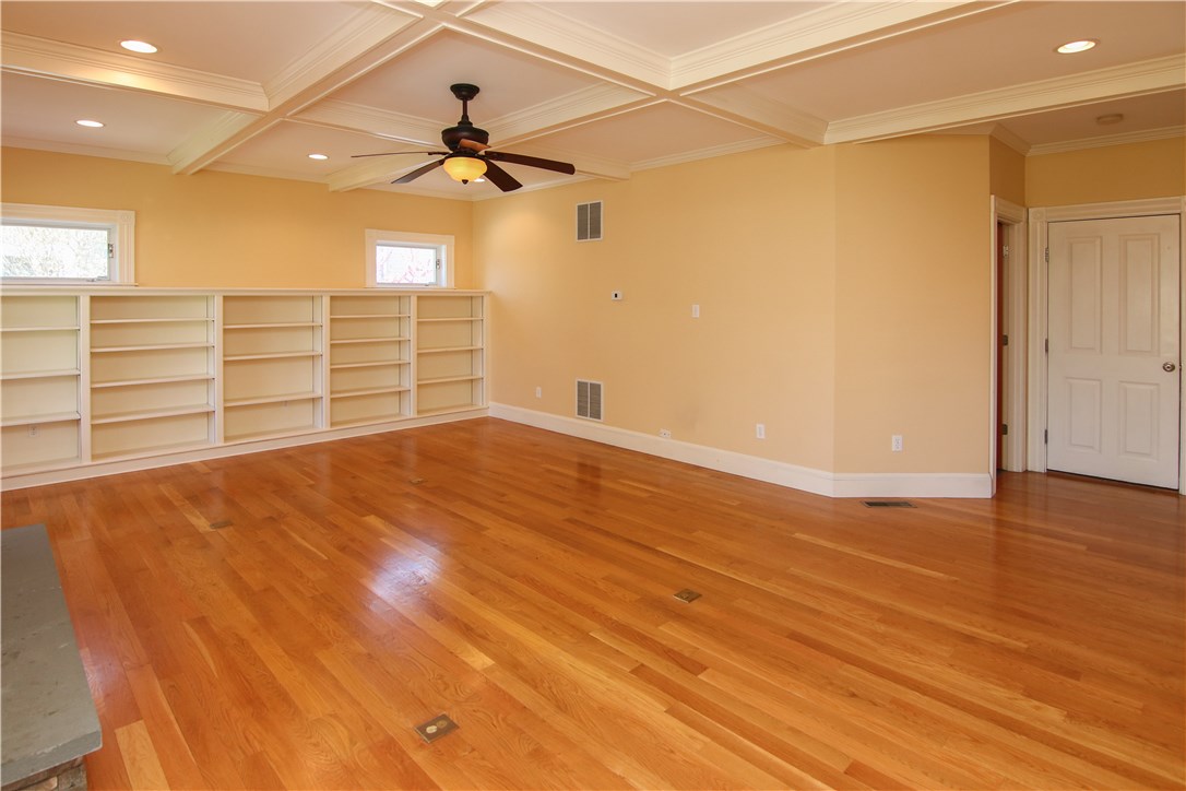 37 Beach Road Bristol, RI 02809 - Photo 15 of 40