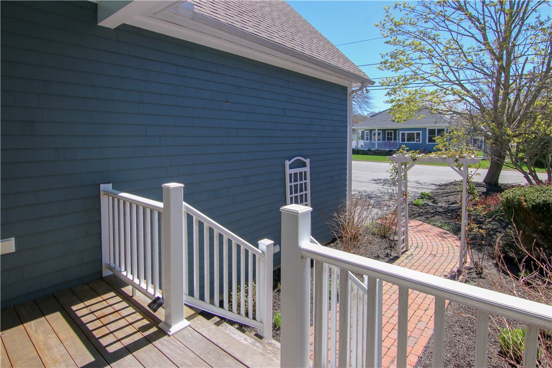 37 Beach Road Bristol, RI 02809 - Photo 4 of 40