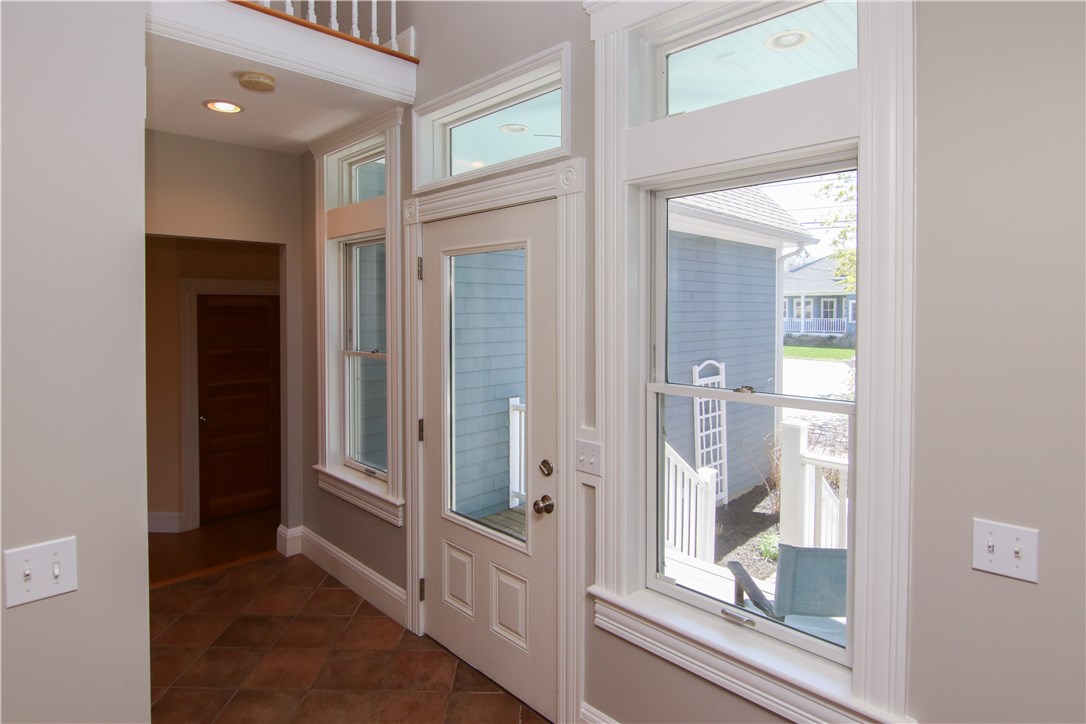 37 Beach Road Bristol, RI 02809 - Photo 6 of 40