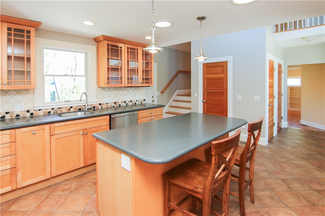 37 Beach Road Bristol, RI 02809 - Photo 9 of 40