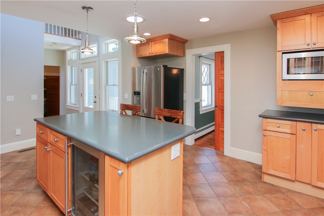 37 Beach Road Bristol, RI 02809 - Photo 10 of 40
