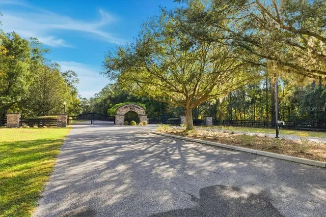 $1,249,900 | 10561 Northeast 104th Circle, Oxford, FL 34484