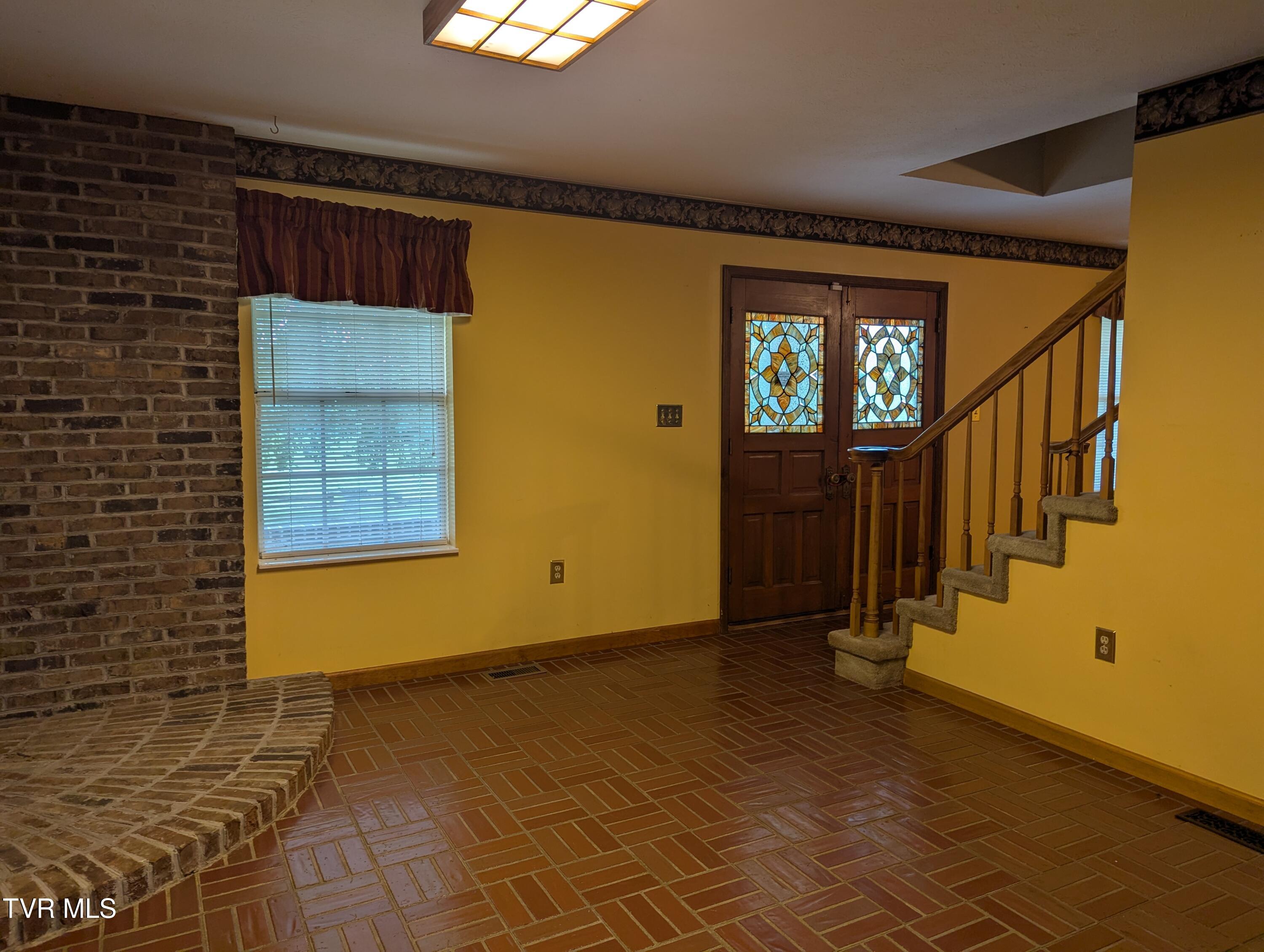1473 Oasis Road Bulls Gap, TN 37711 - Photo 27 of 143 Kitchen to front door