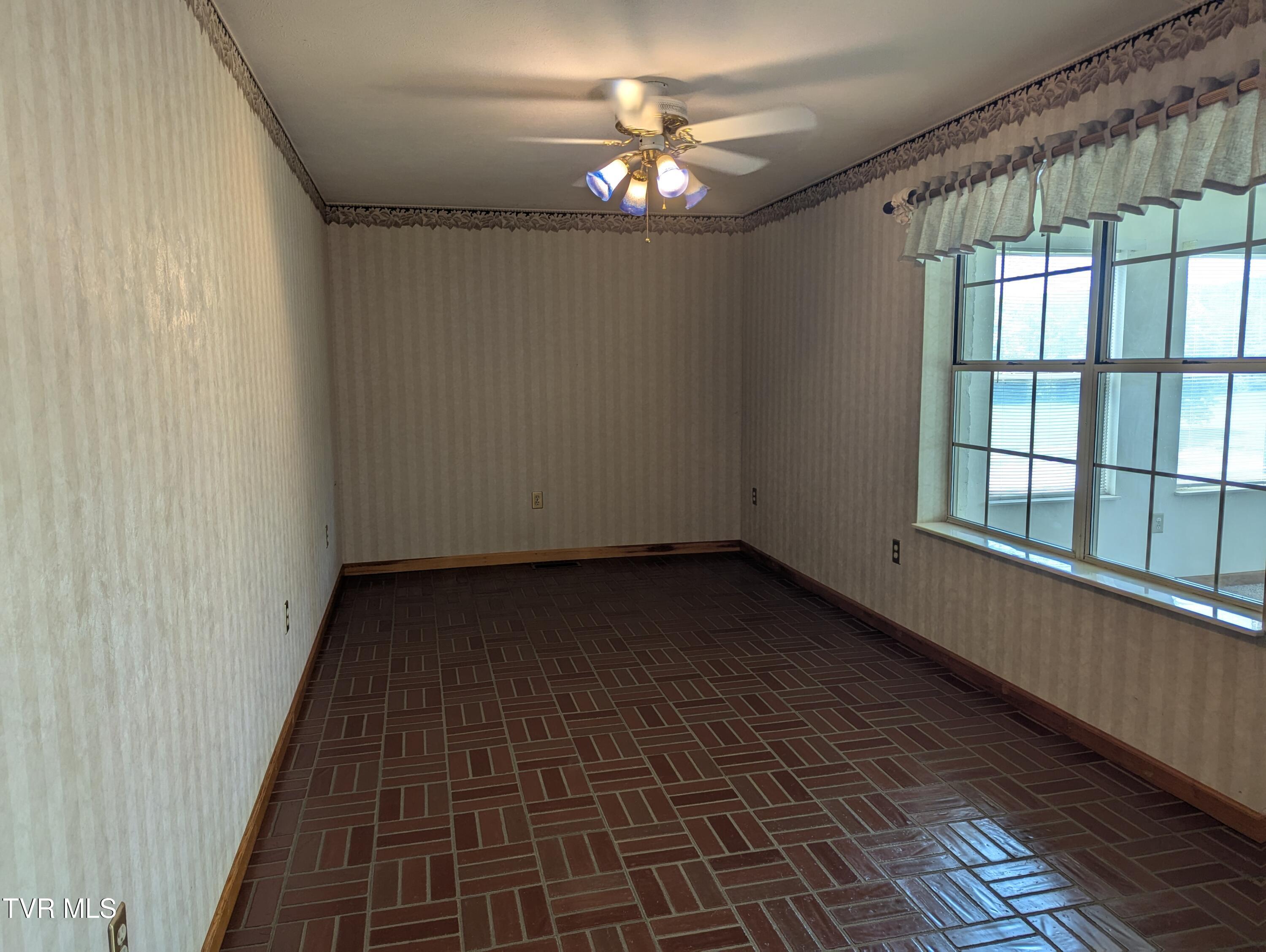 1473 Oasis Road Bulls Gap, TN 37711 - Photo 38 of 143 Dining off back of kitchen