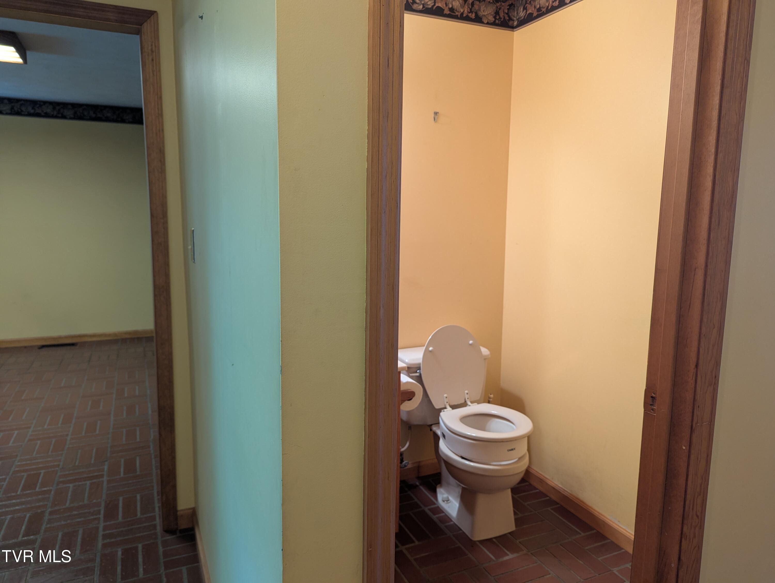 1473 Oasis Road Bulls Gap, TN 37711 - Photo 49 of 143 Half bath off kitchen
