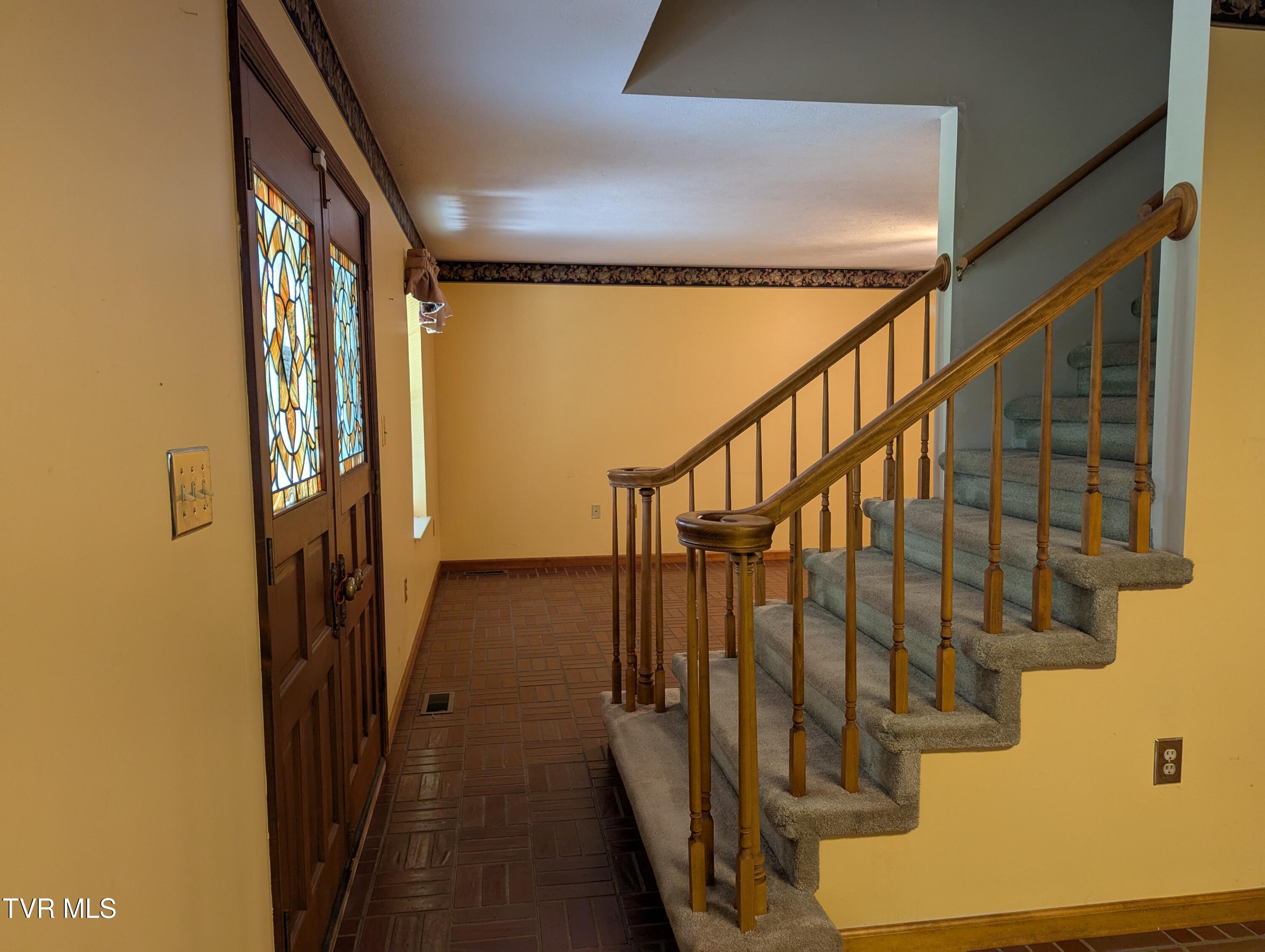 1473 Oasis Road Bulls Gap, TN 37711 - Photo 58 of 143 Entry to living