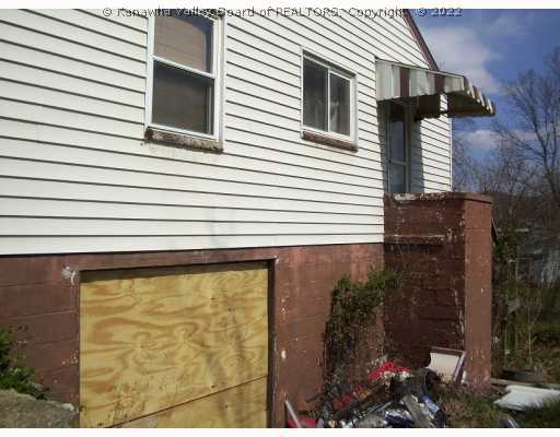 208 Winfield Road St. Albans, WV 25177 - Photo 1 of 1 Exterior Front.