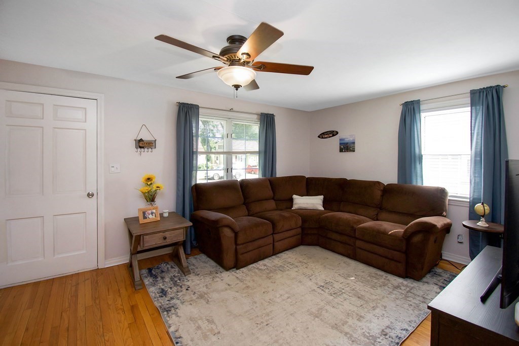 46 Burnside Terrace Springfield, MA 01118 - Photo 3 of 38