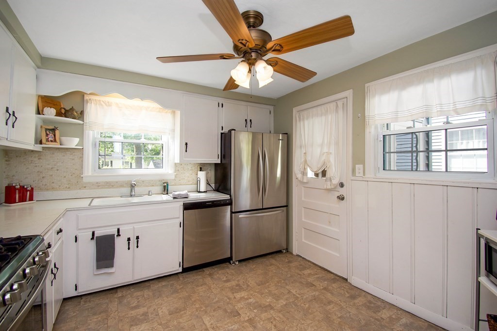 46 Burnside Terrace Springfield, MA 01118 - Photo 9 of 38