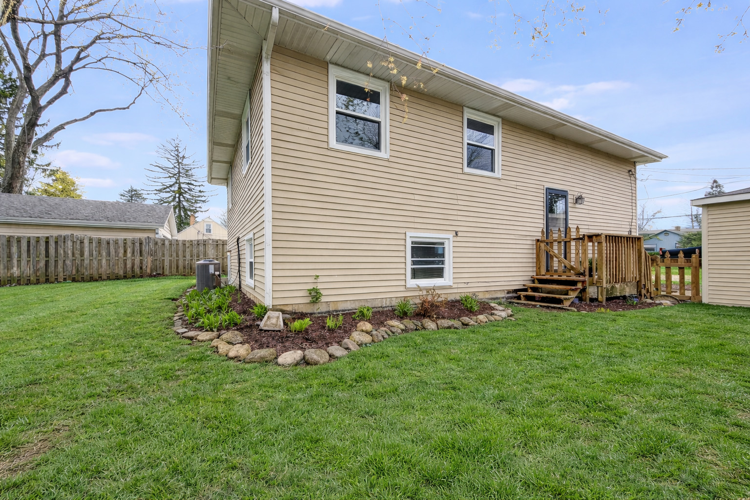 106 Crescent Road Fox River Grove, IL 60021 - Photo 23 of 34