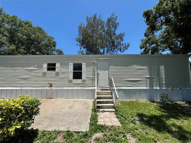 $1,400 | 6505 Northeast 7th Street, Okeechobee, FL 34974