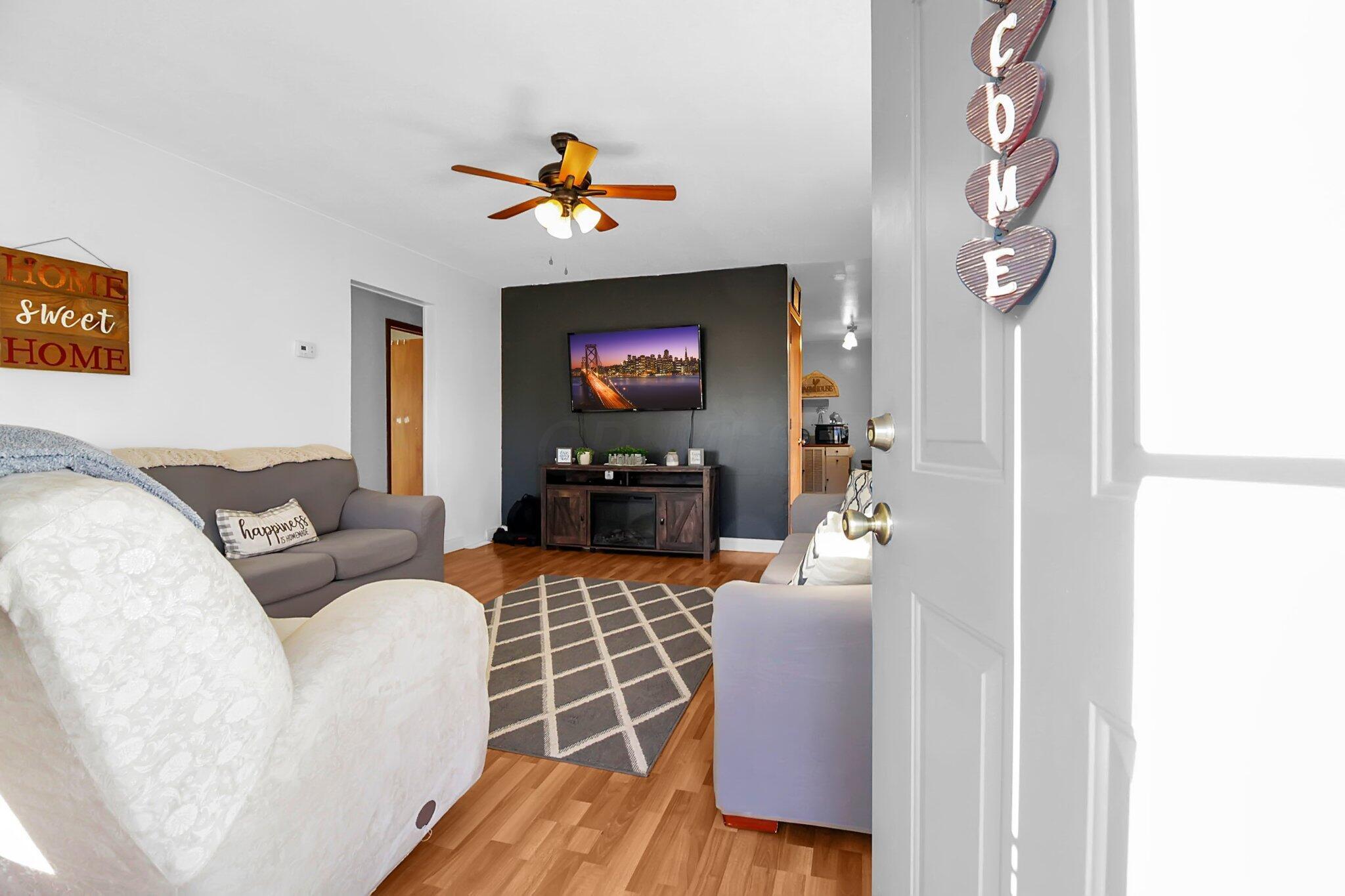 182 Calahan Road Columbus, OH 43207 - Photo 3 of 43 Living Room