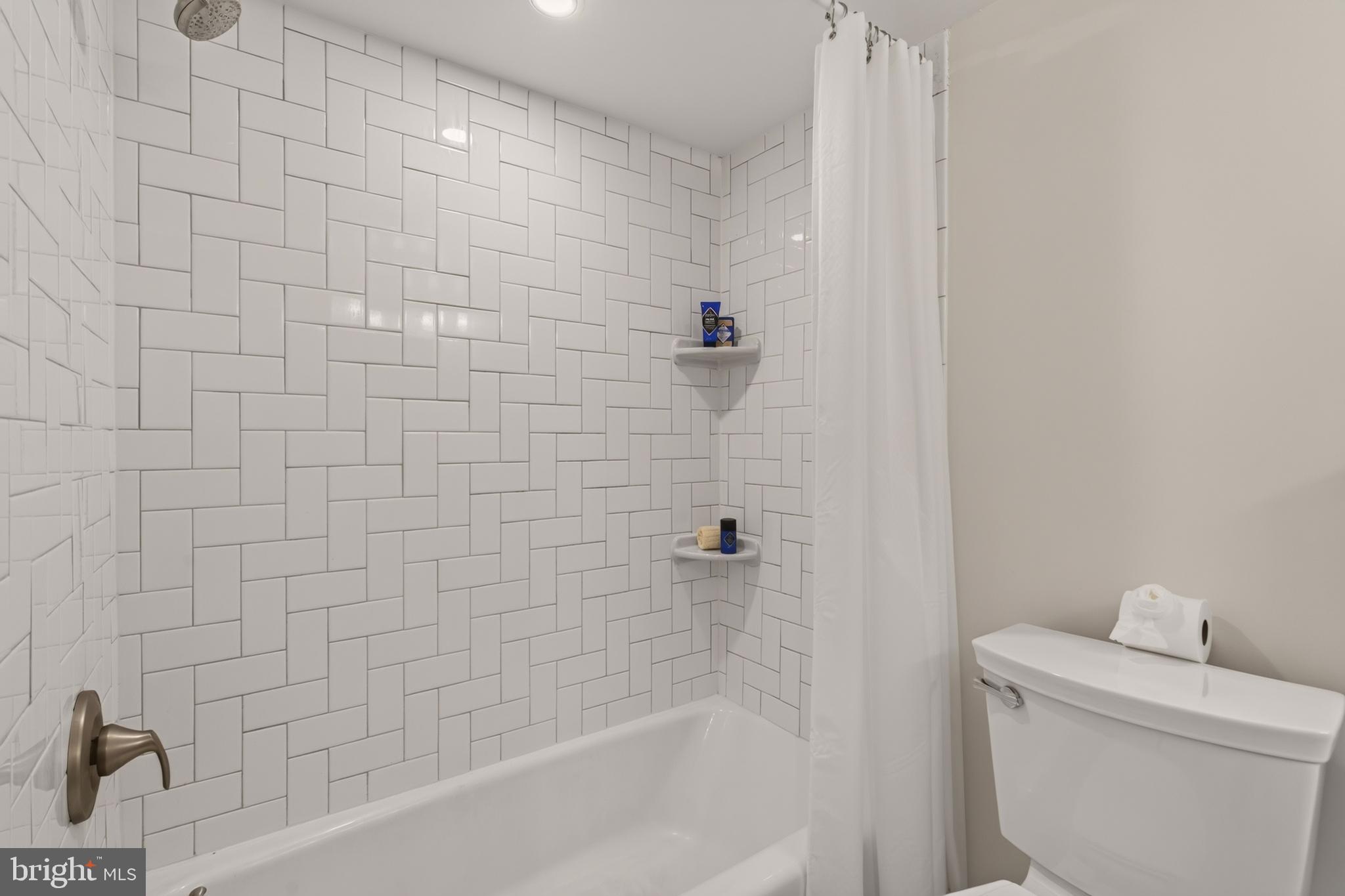 5101 River Road, Unit 1515 Bethesda, MD 20816 - Photo 28 of 33 Hall Bath