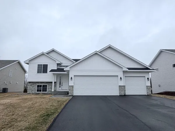 $529,500 | 17691 Empire Trail, Lakeville, MN 55044
