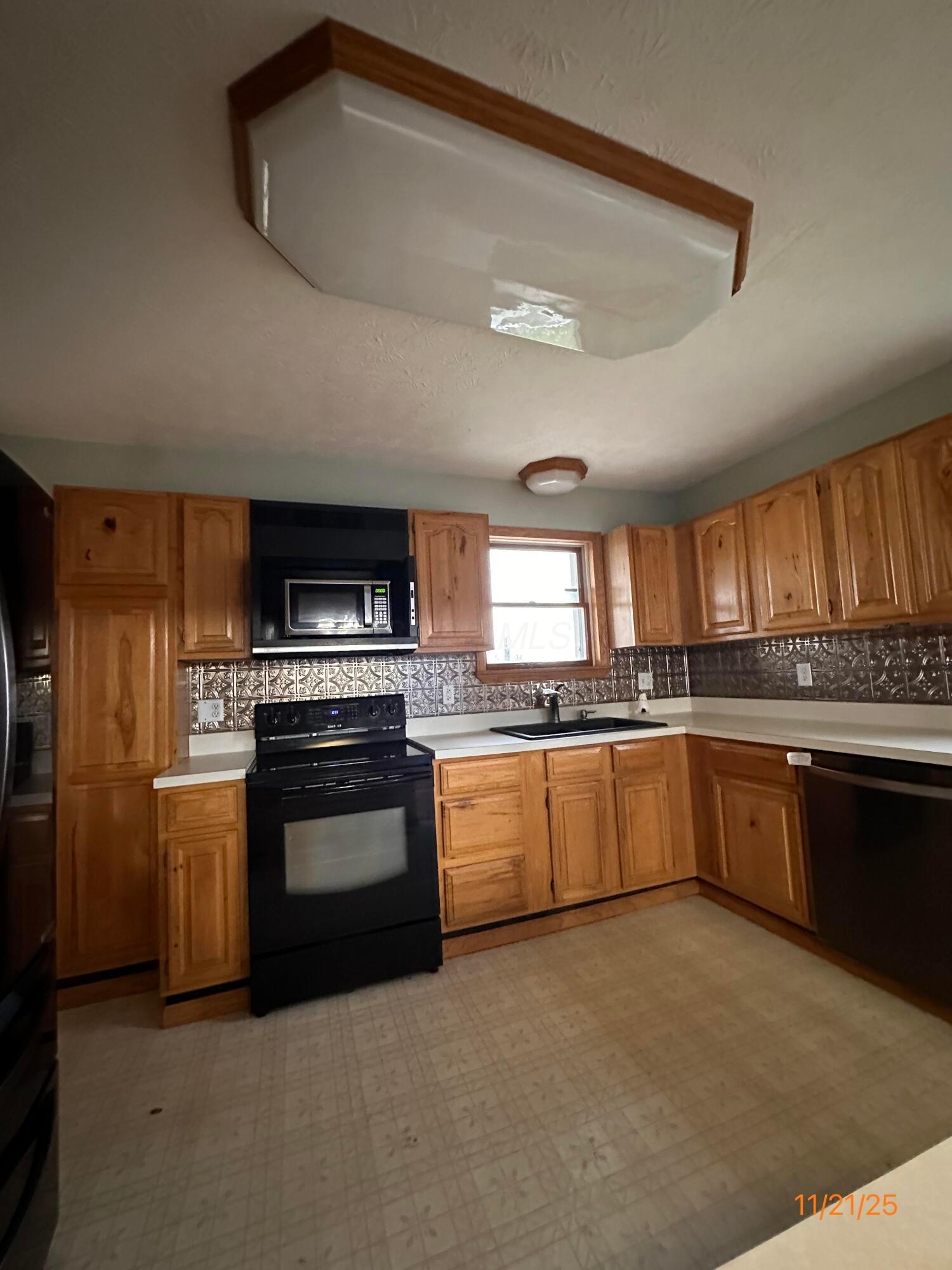 3076 Lithopolis Road Northwest Lancaster, OH 43130 - Photo 13 of 30 Kitchen
