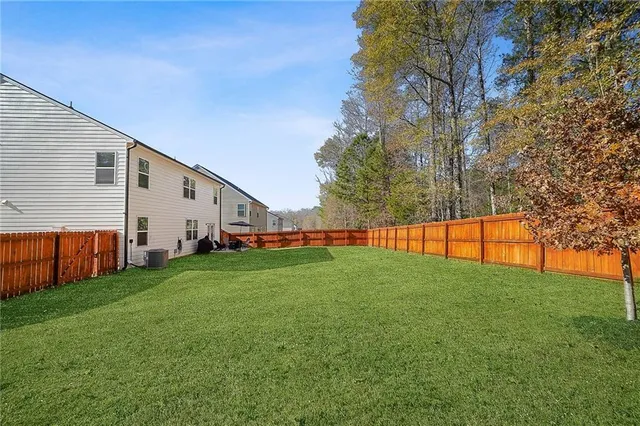 a view of backyard with garden