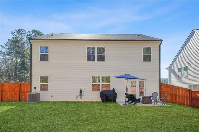 a front view of house with yard