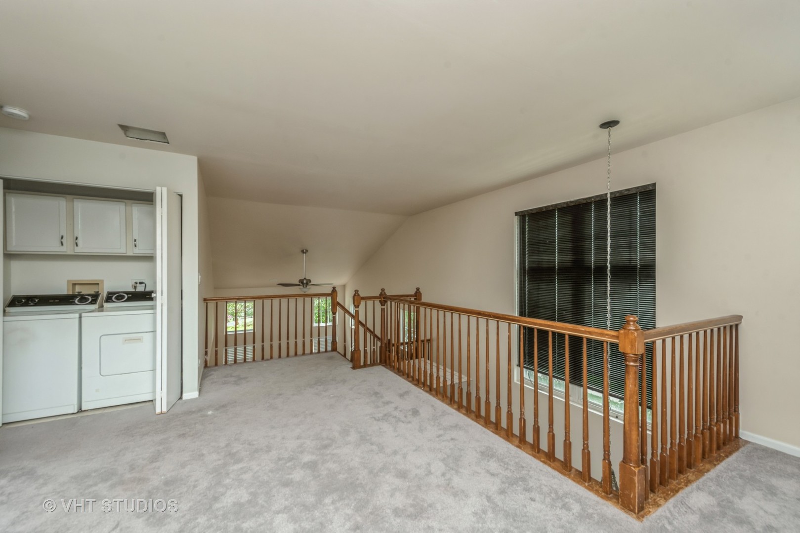 125 Parkview Drive Wauconda, IL 60084 - Photo 11 of 14 a view of a hallway with bathroom and balcony