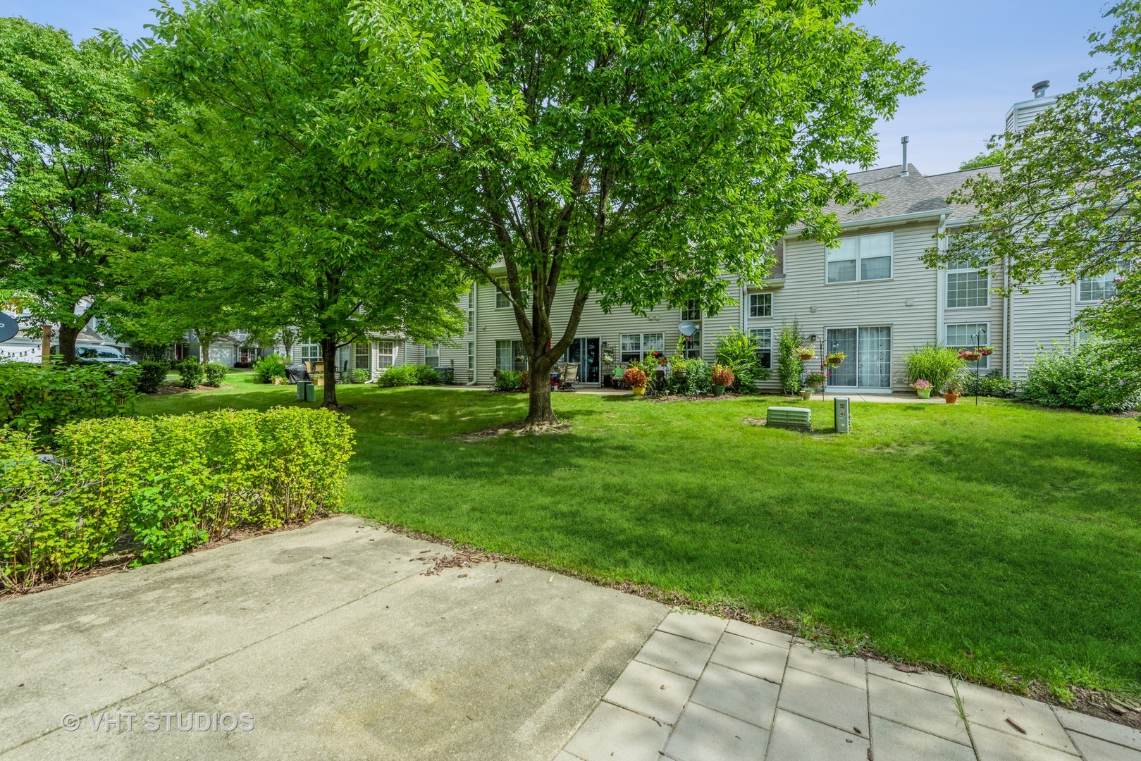 125 Parkview Drive Wauconda, IL 60084 - Photo 12 of 14 a garden with trees in front of it