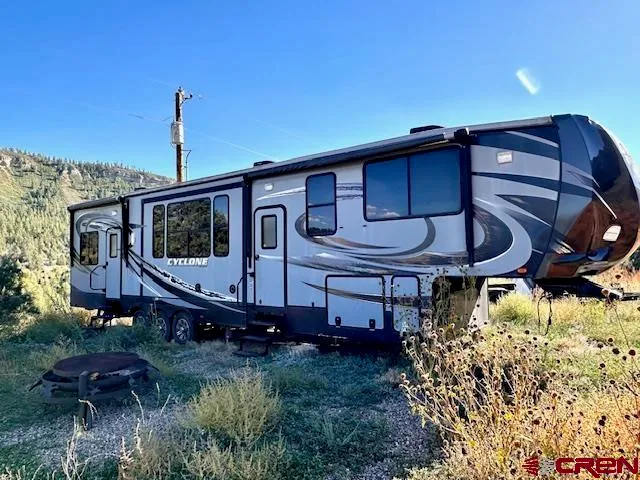 a view of a backyard of the building