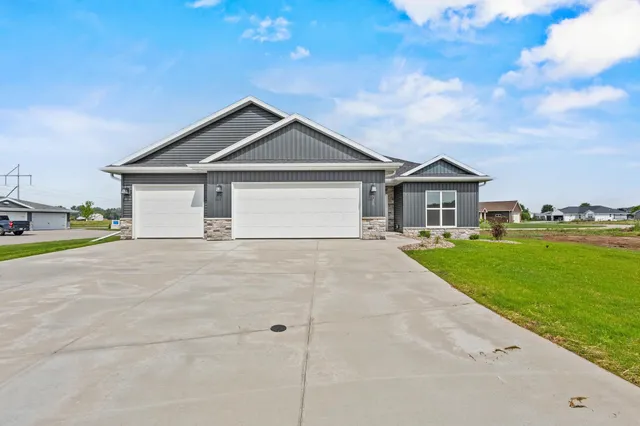 $425,900 | 733 Tambour Court, De Pere, WI 54115