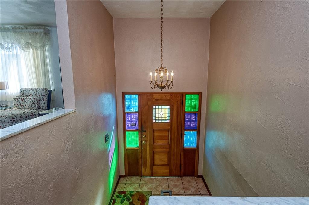 240 Lougeay Road Pittsburgh, PA 15235 - Photo 3 of 25 Gallery Image 3