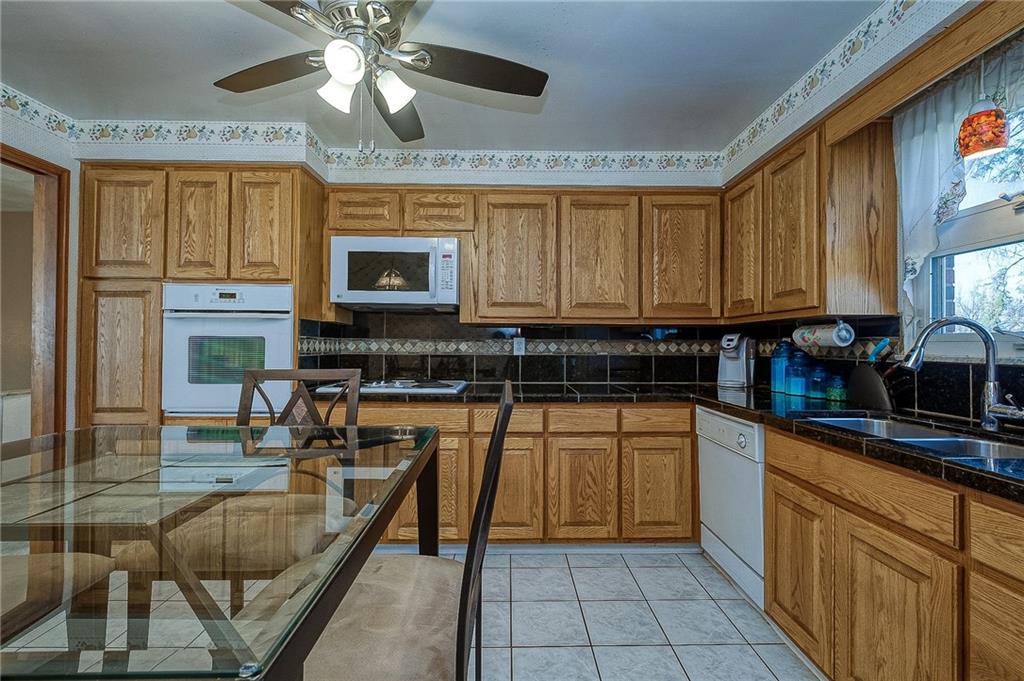 240 Lougeay Road Pittsburgh, PA 15235 - Photo 8 of 25 Gallery Image 8