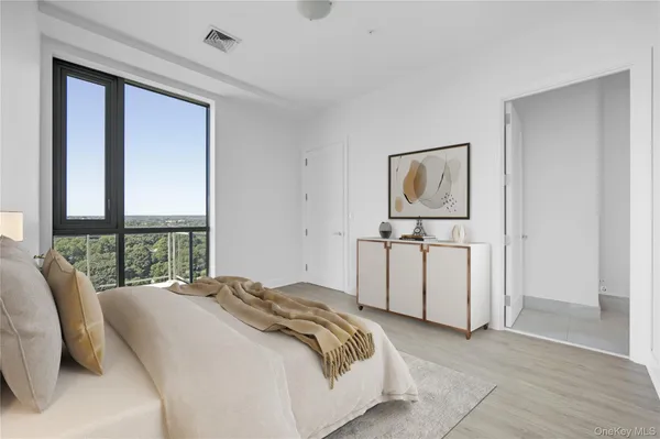 $675,000 | 701 Ridge Hill Boulevard, Unit PHB, Yonkers, NY 10710