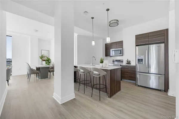 $665,000 | 701 Ridge Hill Boulevard, Unit PHB, Yonkers, NY 10710