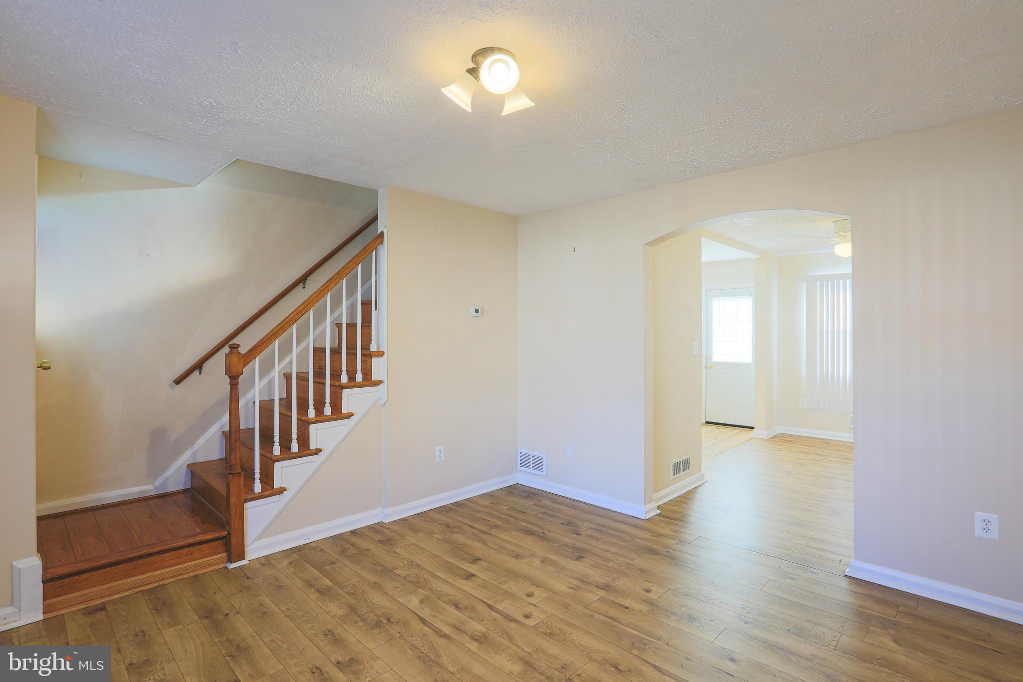 505 Queensgate Road Baltimore, MD 21229 - Photo 4 of 34