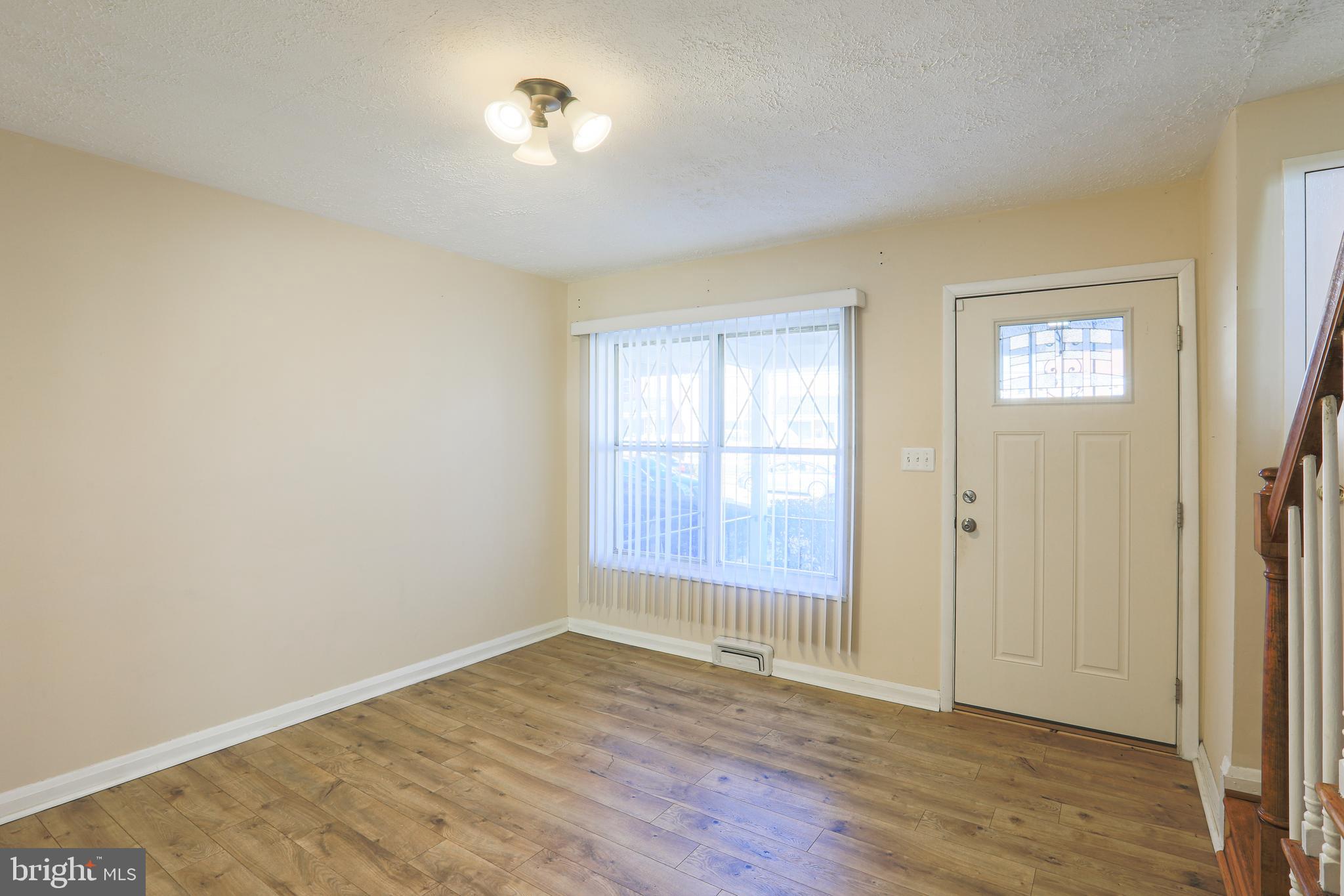 505 Queensgate Road Baltimore, MD 21229 - Photo 5 of 34