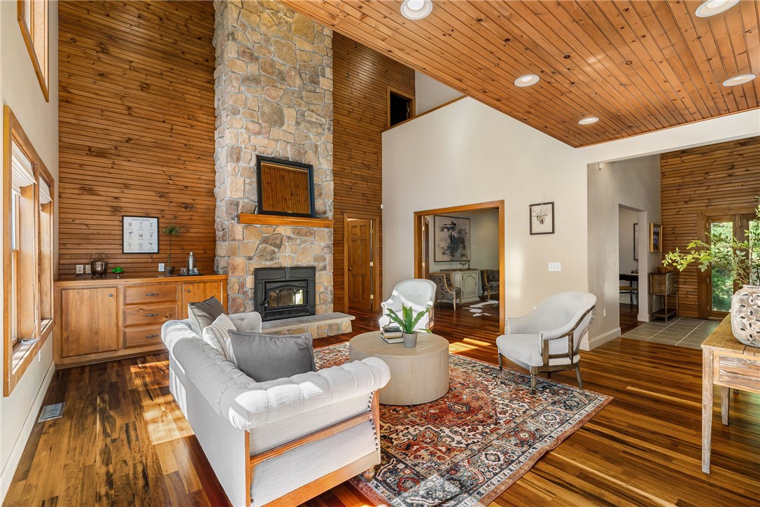 900 S Road East Greenwich, RI 02818 - Photo 14 of 49 Great Room