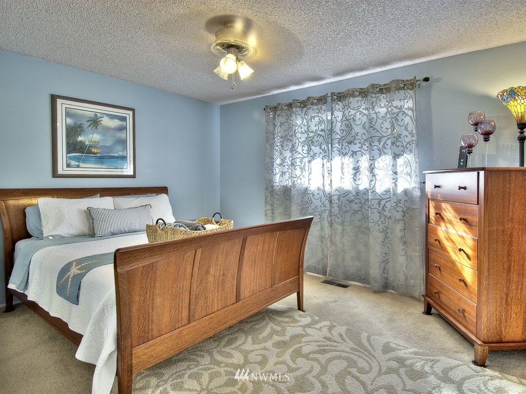 15917 Southeast 177th Street Renton, WA 98058 - Photo 11 of 15 Gallery Image 11