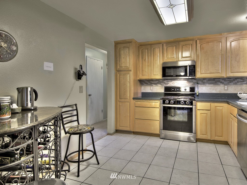 15917 Southeast 177th Street Renton, WA 98058 - Photo 3 of 15 Gallery Image 3