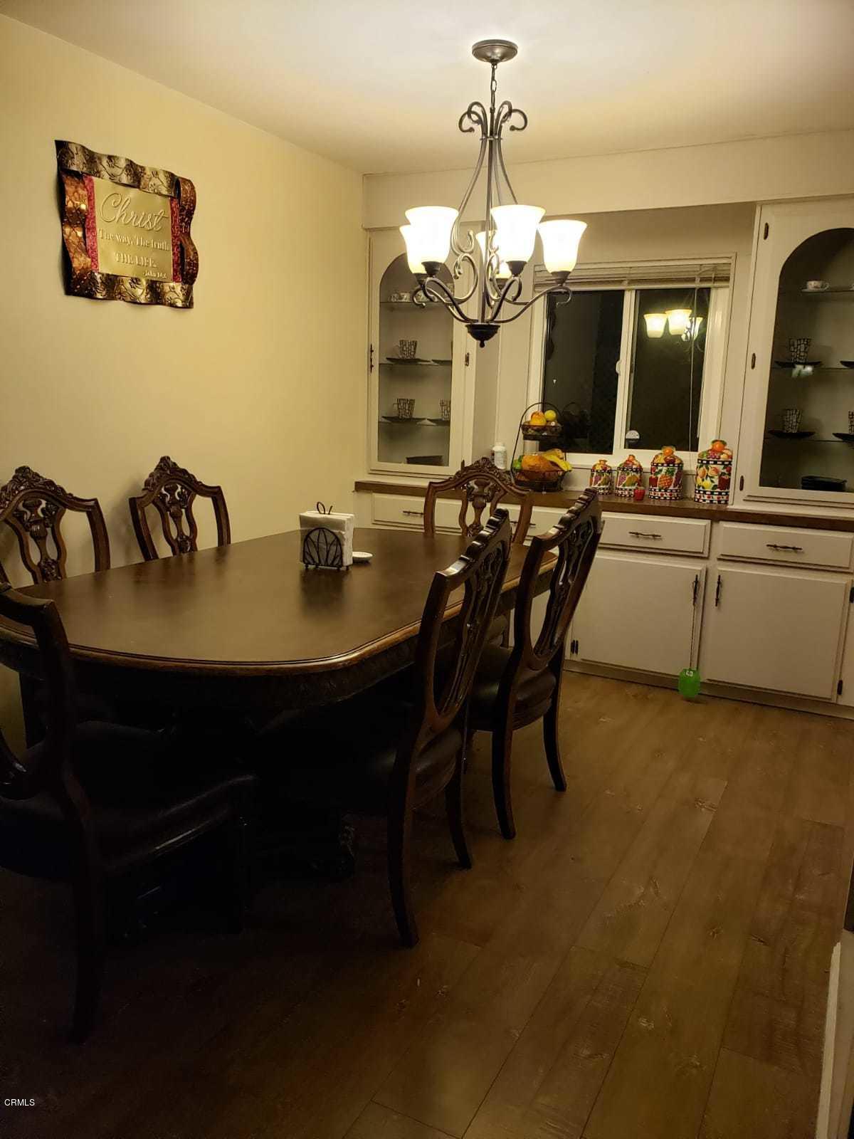 2400 East Pleasant Valley Road, Unit 152 Oxnard, CA 93033 - Photo 4 of 12 a kitchen with a table and chairs in it