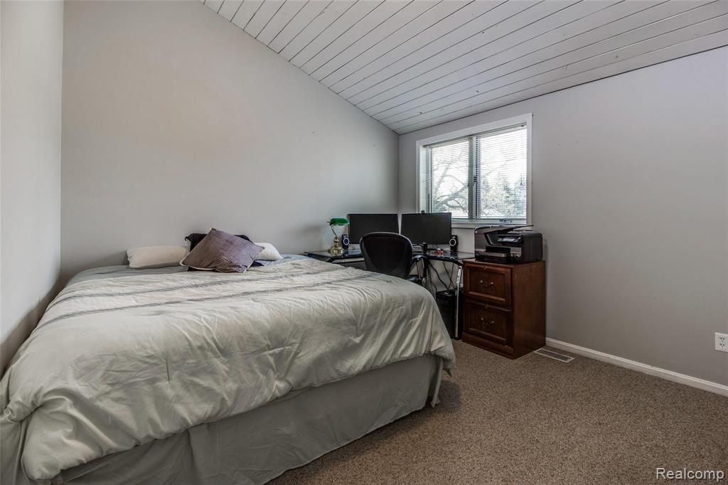 11031 Fenton Road Fenton, MI 48430 - Photo 20 of 37