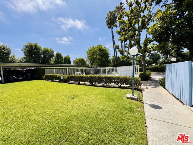 $419,900 | 7025 Glade Avenue, Unit 5, Canoga Park, CA 91303