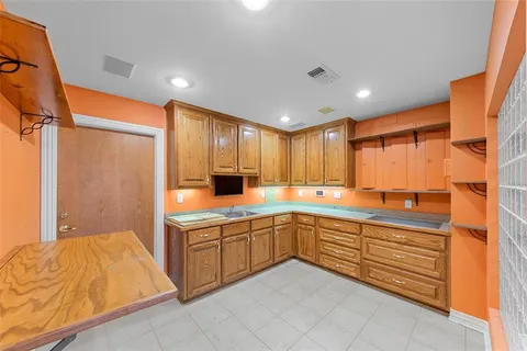 a view of an entrance with a building