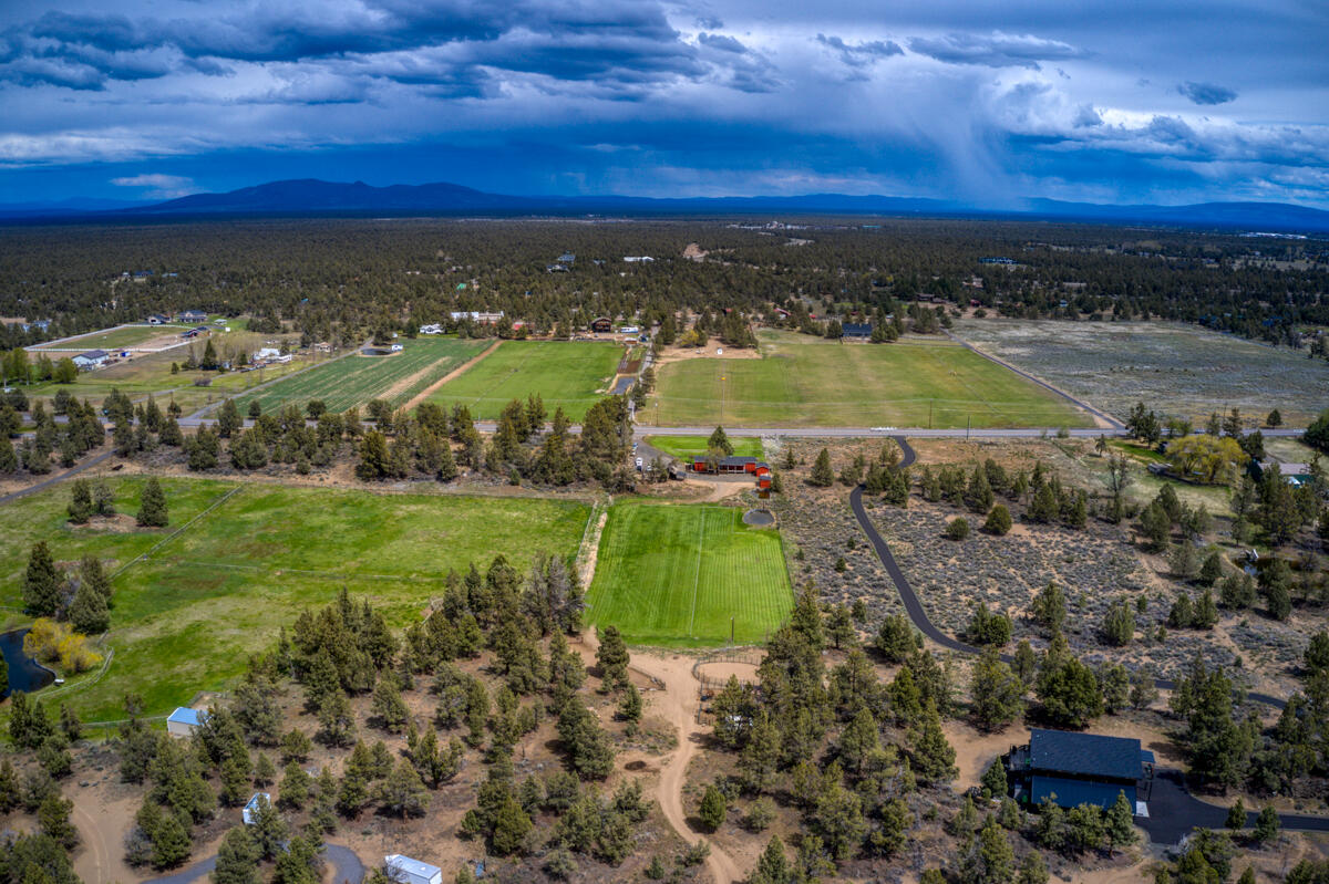 63893 Deschutes Market Road Bend, OR 97701 - Photo 41 of 48 DJI_0150