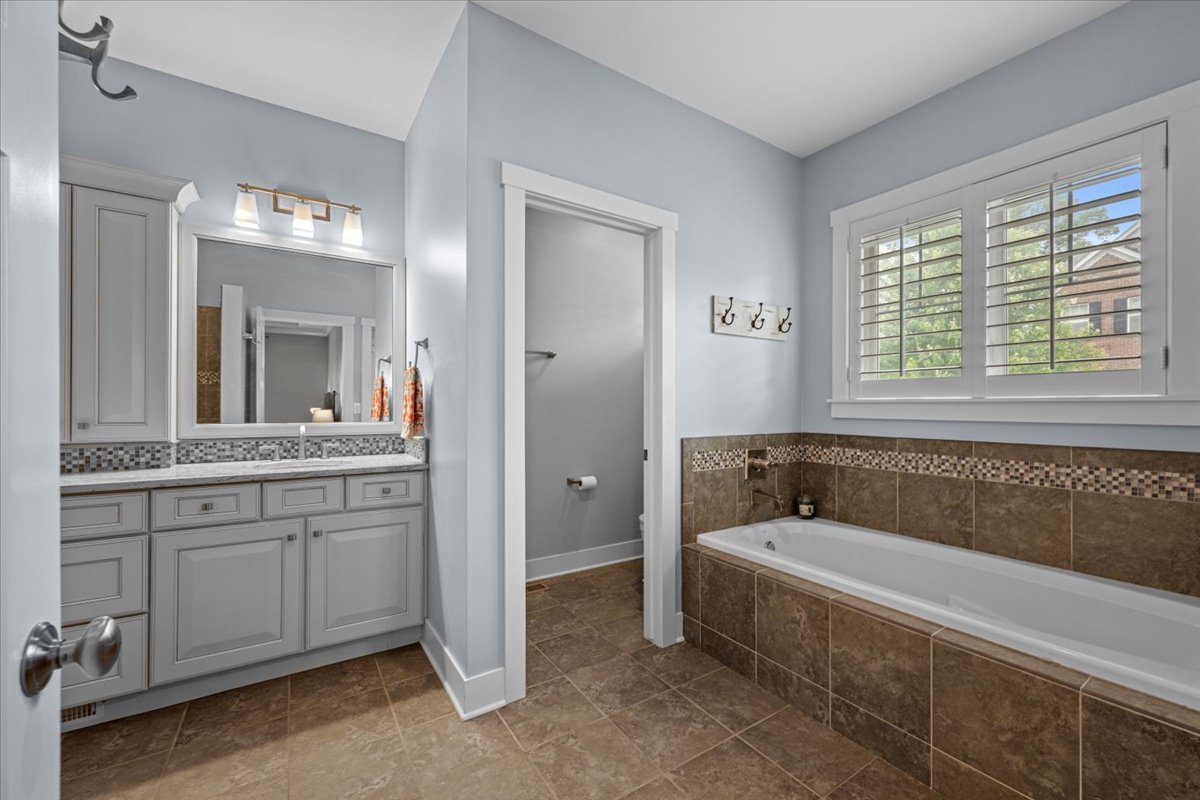 2035 Windham Circle Wheaton, IL 60187 - Photo 17 of 34