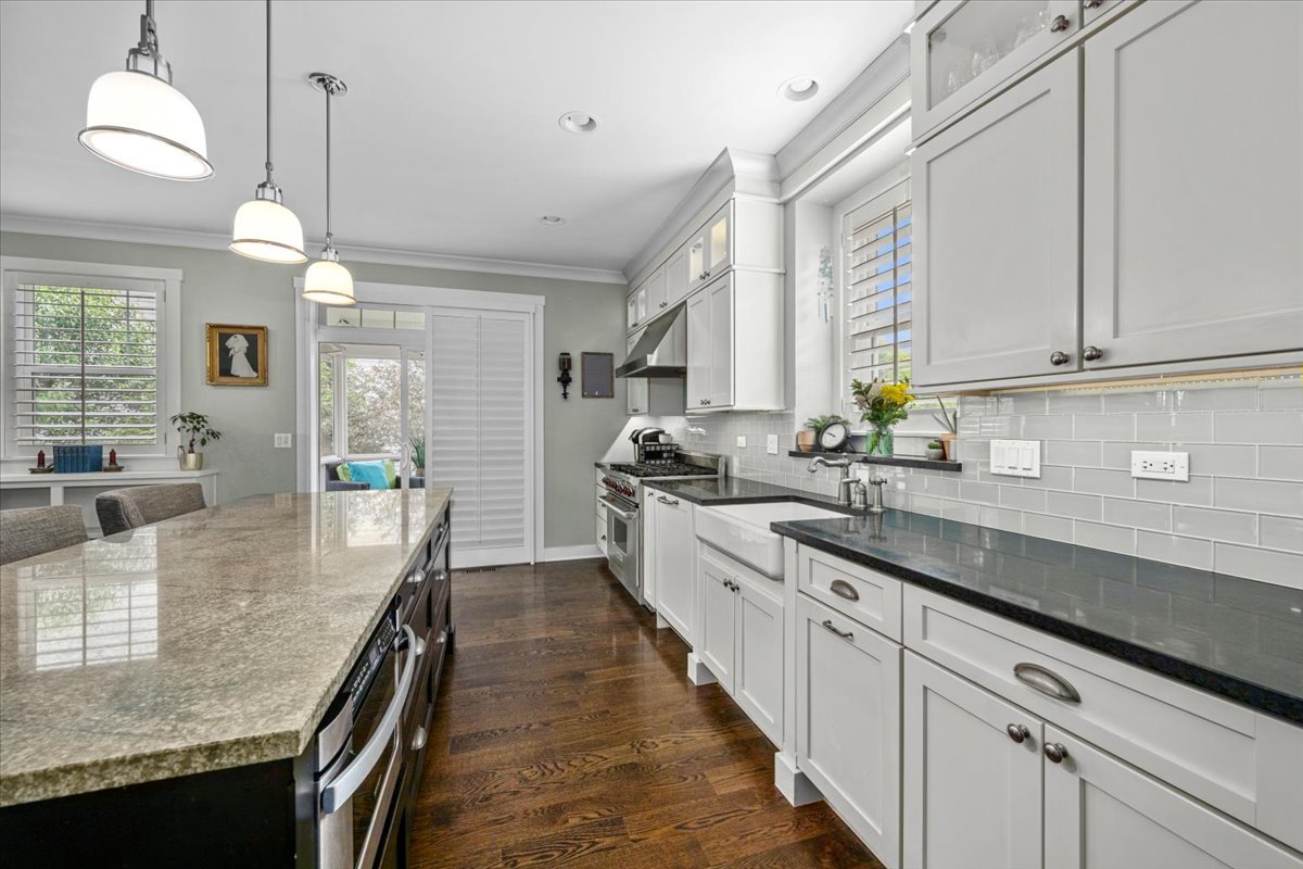 2035 Windham Circle Wheaton, IL 60187 - Photo 7 of 34