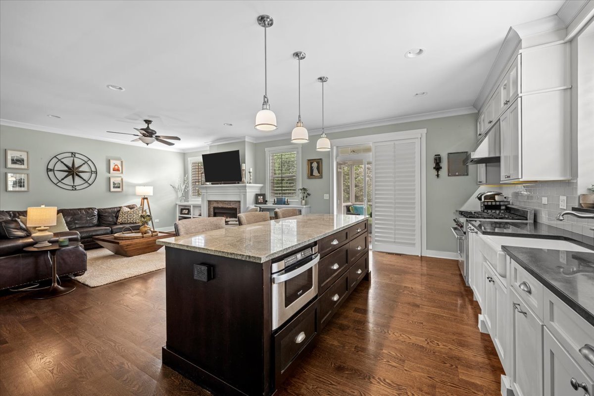 2035 Windham Circle Wheaton, IL 60187 - Photo 8 of 34