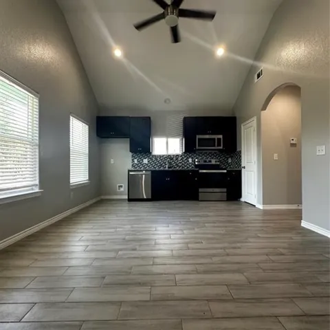 $1,375 | 16918 West Hammon, Montgomery, TX 77316