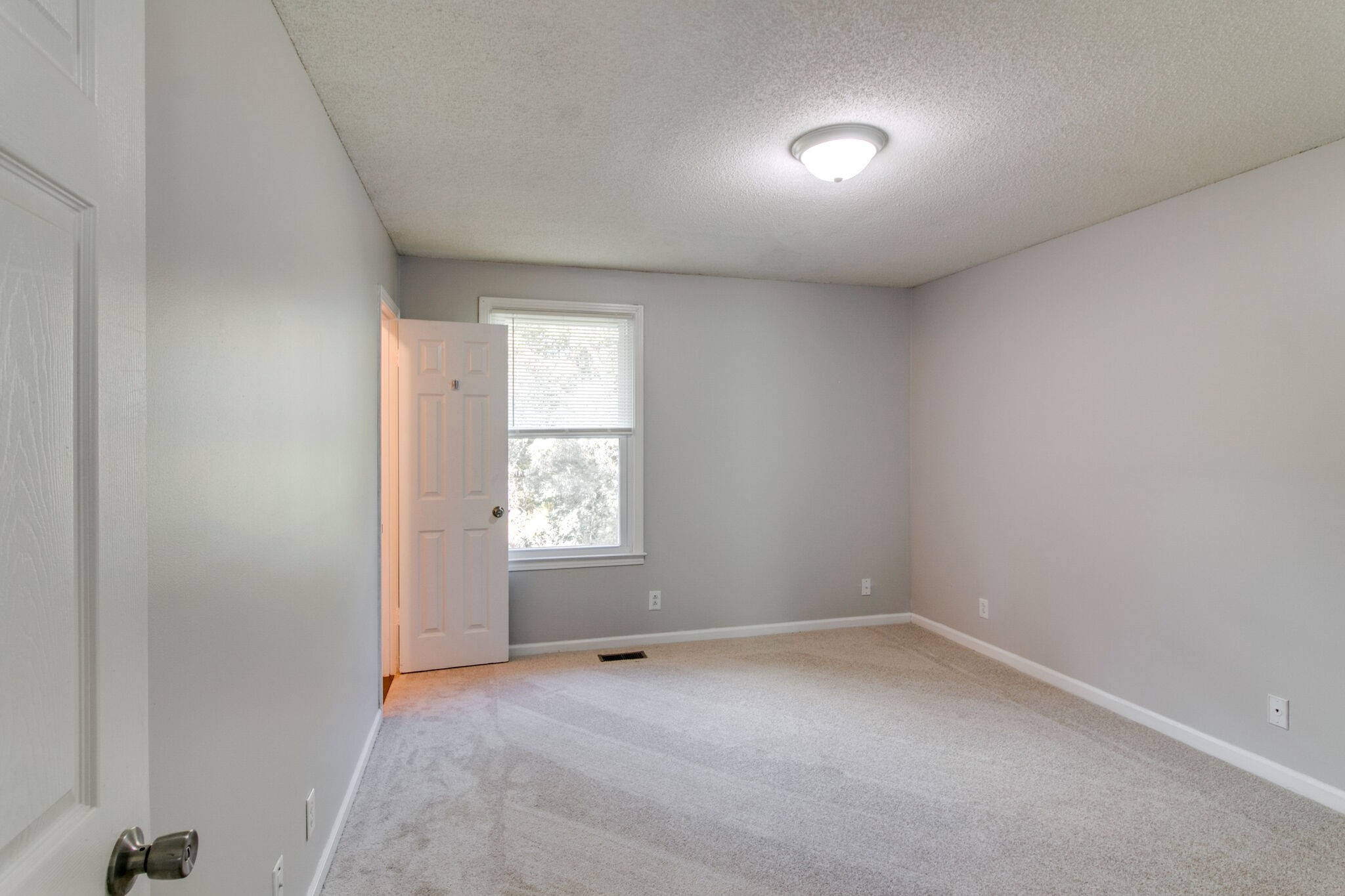 920 Dominion Drive Clarksville, TN 37042 - Photo 15 of 28 an empty room with a window