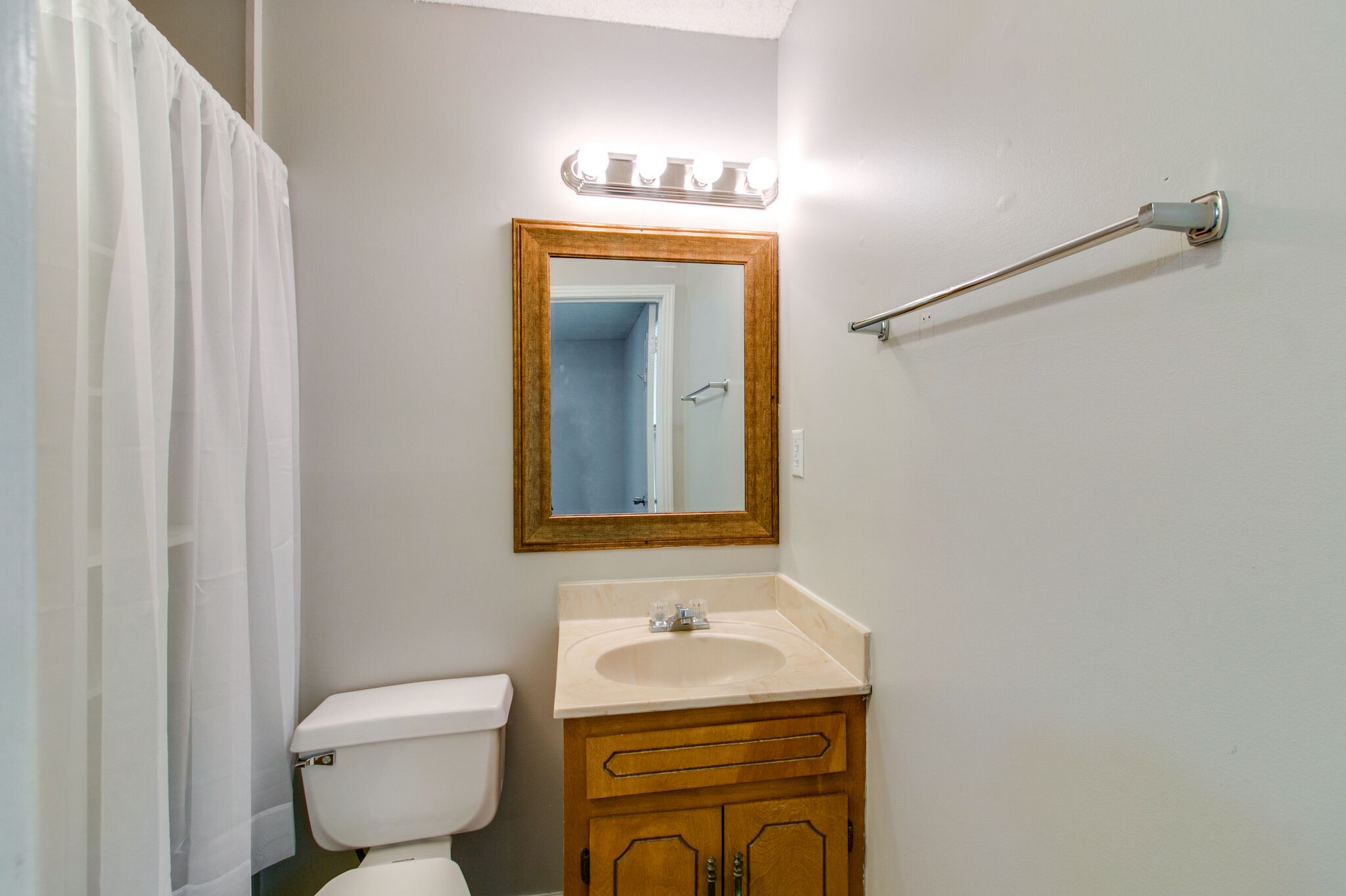 920 Dominion Drive Clarksville, TN 37042 - Photo 18 of 28 a bathroom with a toilet a sink and mirror