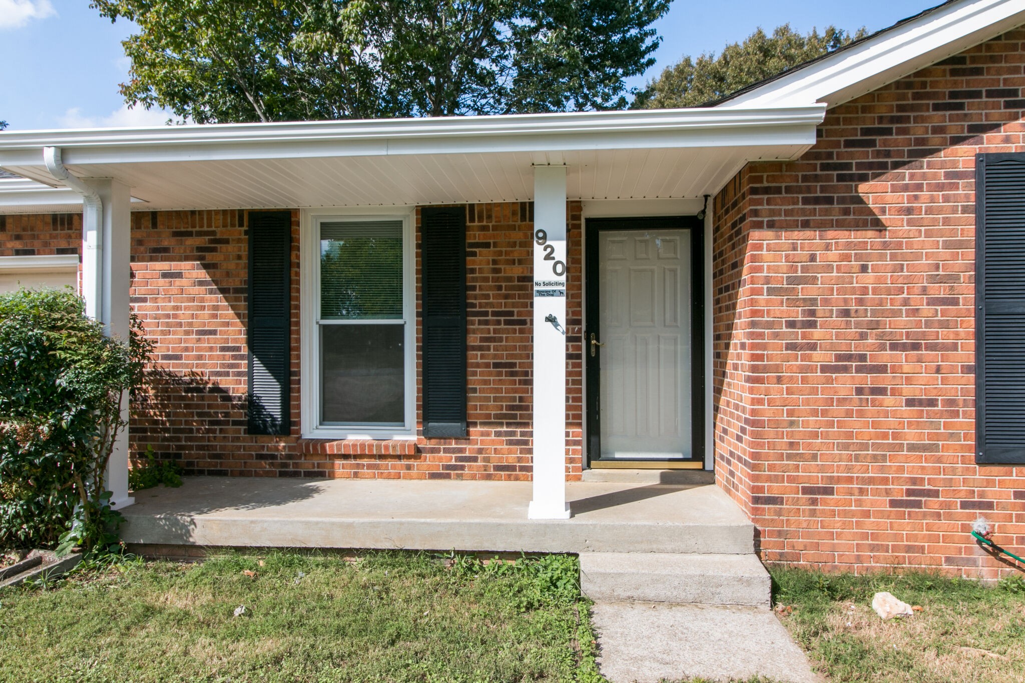 920 Dominion Drive Clarksville, TN 37042 - Photo 3 of 28 a front view of a house with garden