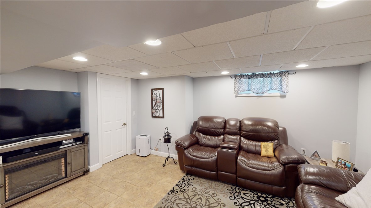 6 Regis Street Coventry, RI 02816 - Photo 21 of 33